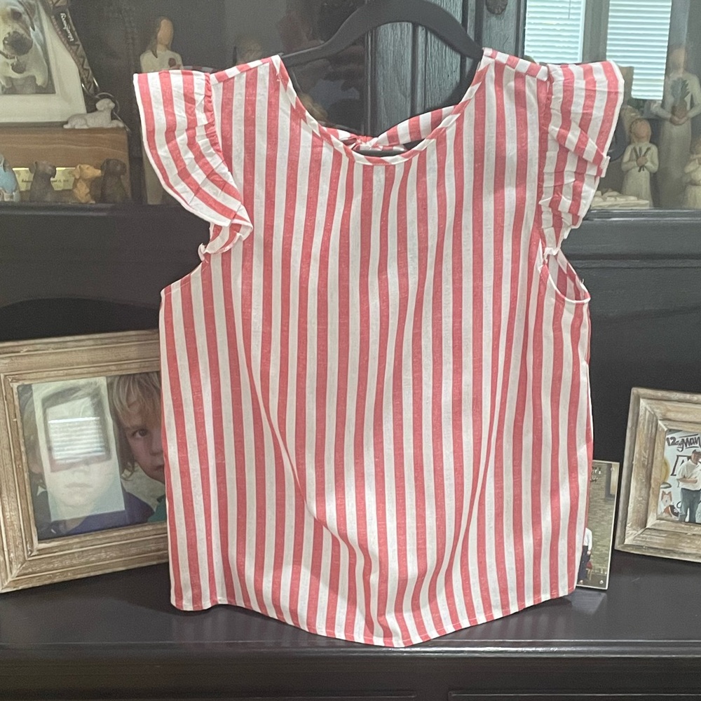 Darling shein top. Size medium. Has a cute tie closure in the back. Never worn